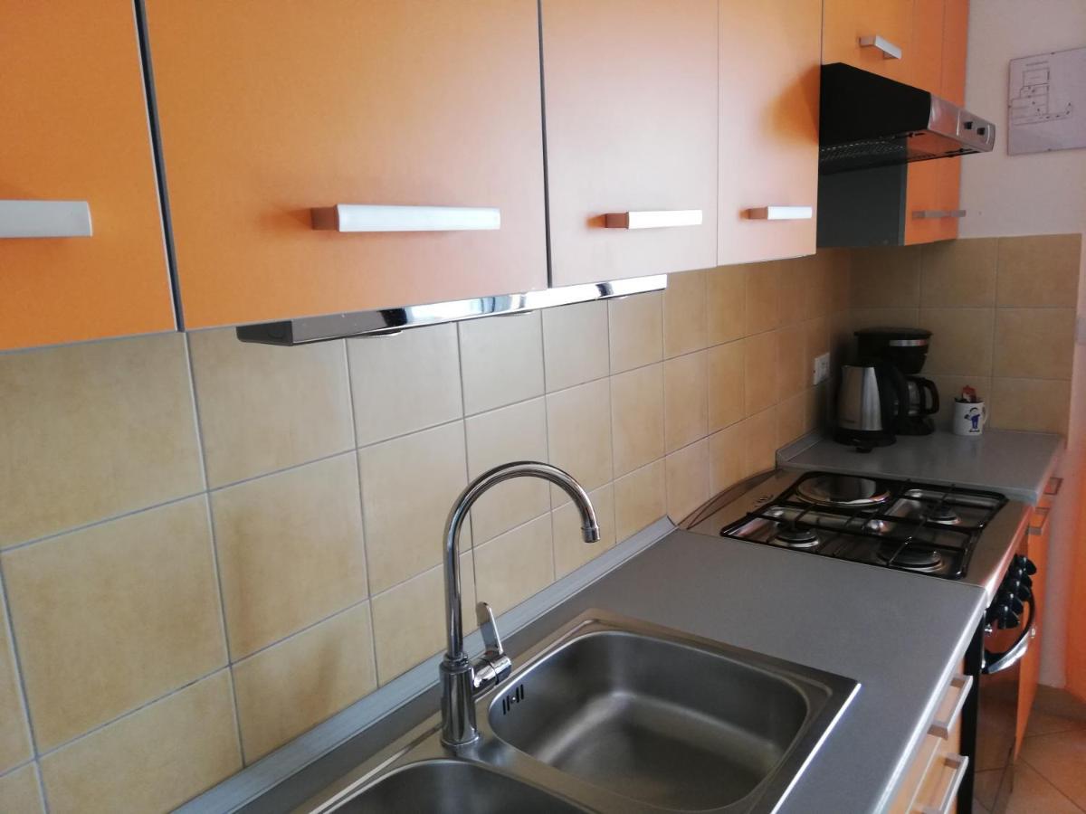 Apartment Suzy With Private Parking Fažana Exterior foto