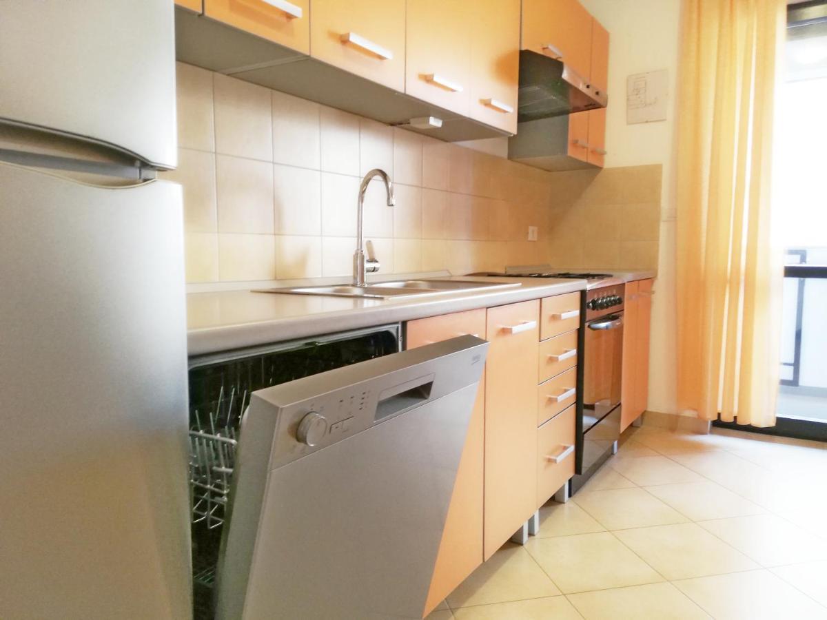 Apartment Suzy With Private Parking Fažana Exterior foto