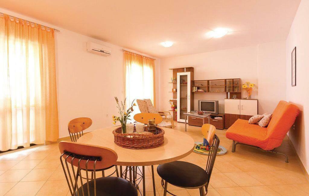 Apartment Suzy With Private Parking Fažana Exterior foto