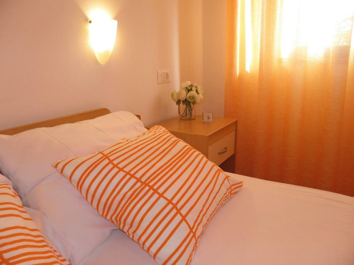 Apartment Suzy With Private Parking Fažana Exterior foto