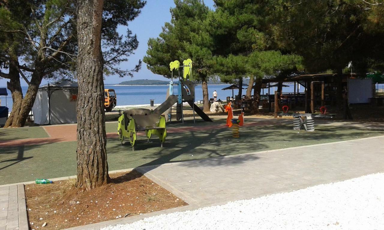 Apartment Suzy With Private Parking Fažana Exterior foto